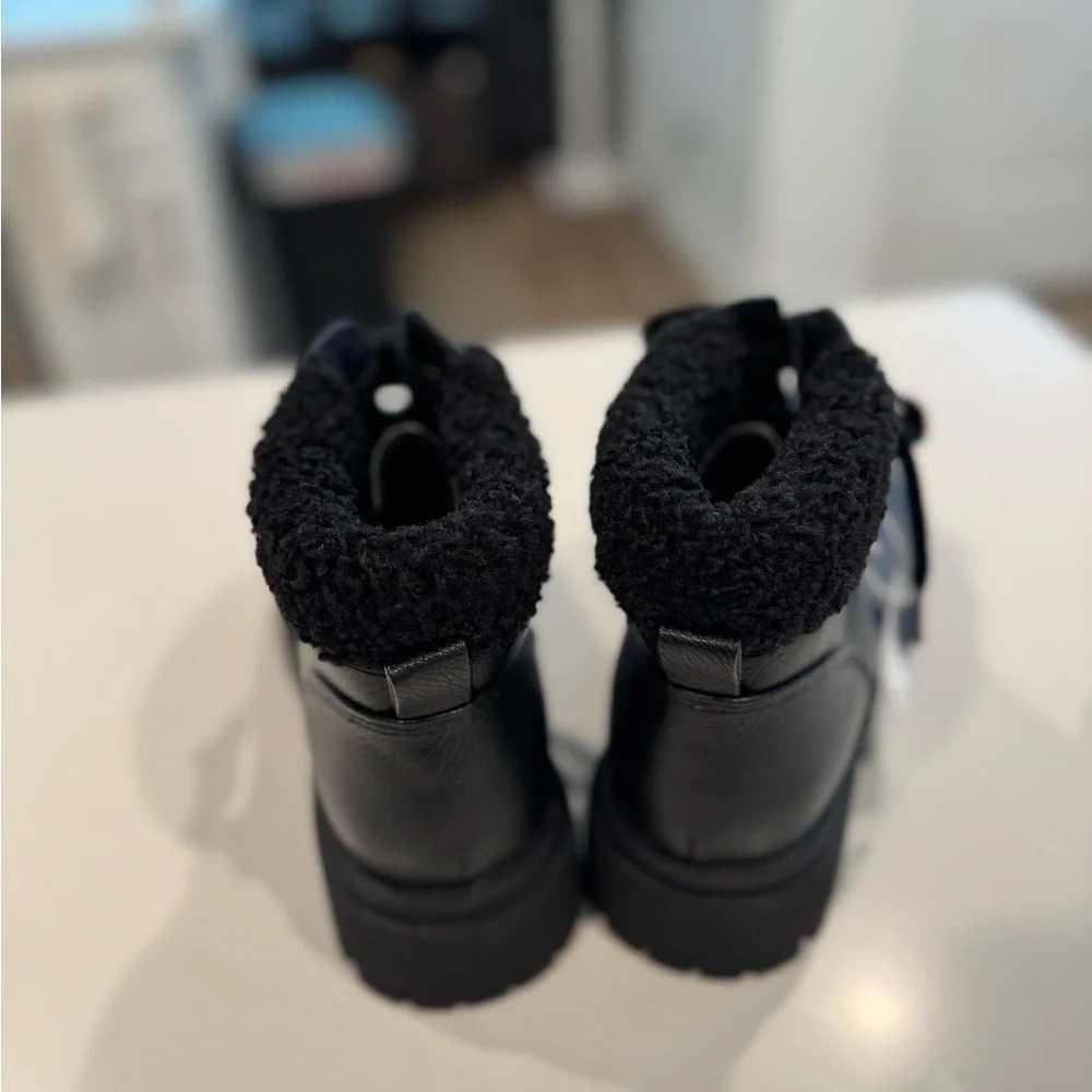 Old Navy Black Sherpa Lined Faux Leather Lace-Up Ankle Boots Size 8